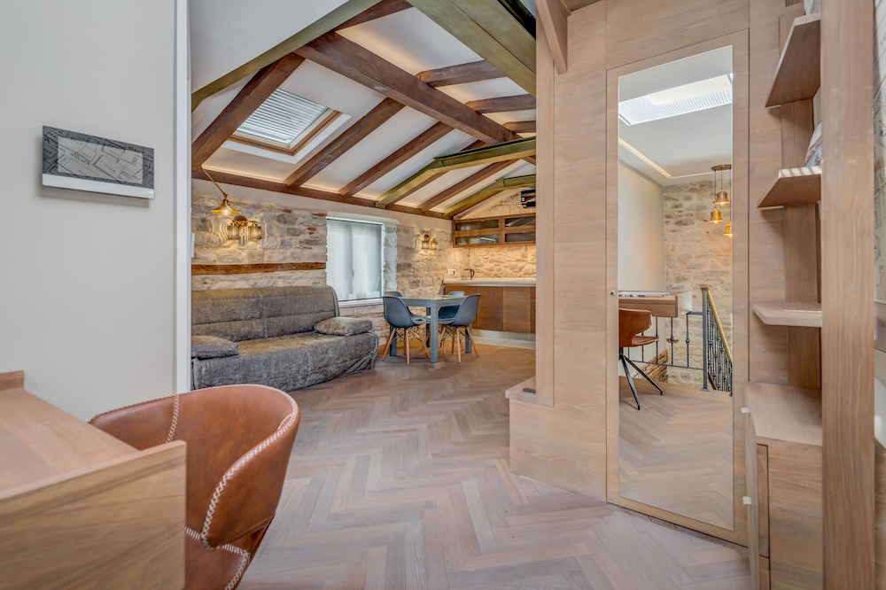 Split Palace Luxury Retreat 23/34