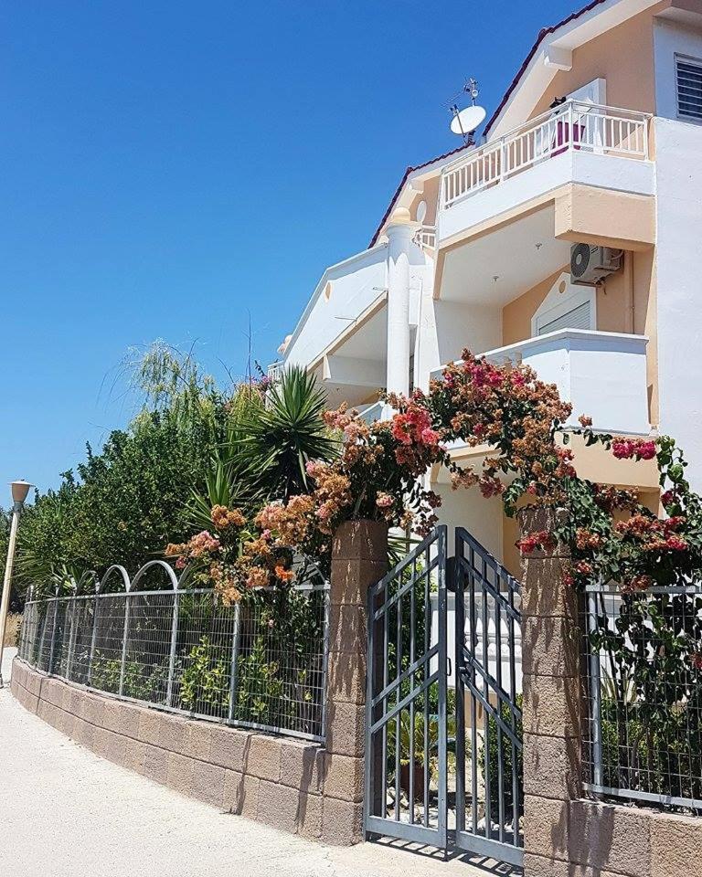 Pauls Garden Studios in Archangelos