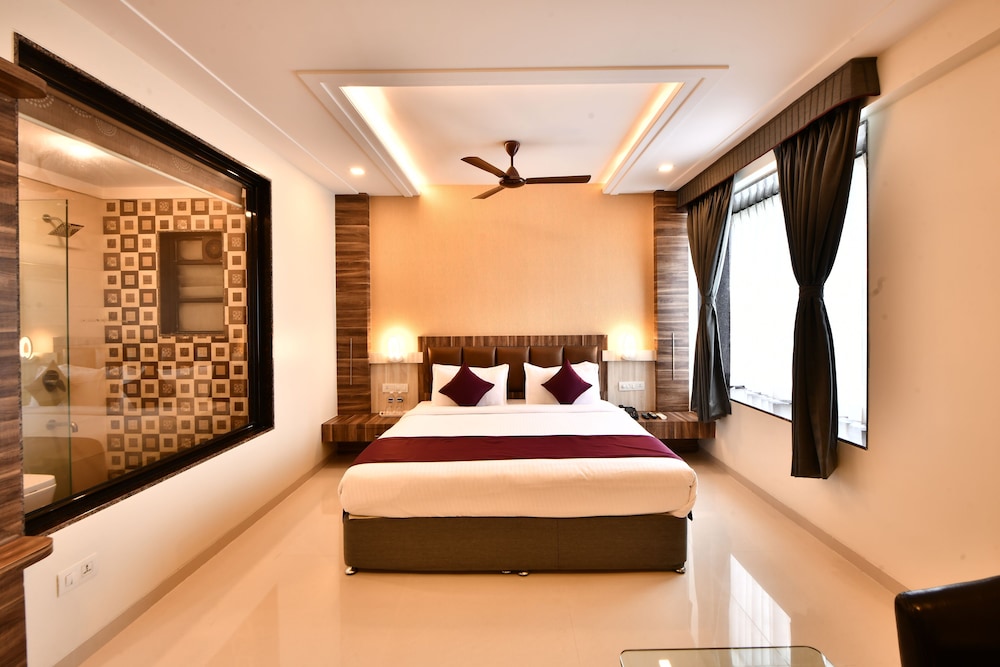 Click Hotel Sagar Plaza Chakan Pune 9/48