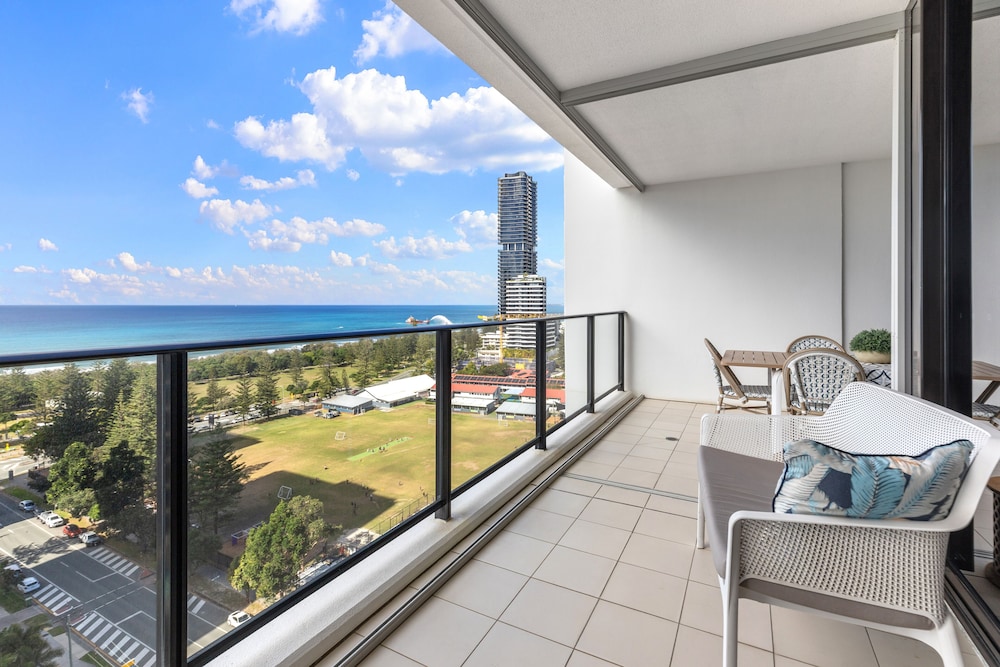 Ultra Broadbeach 32/72