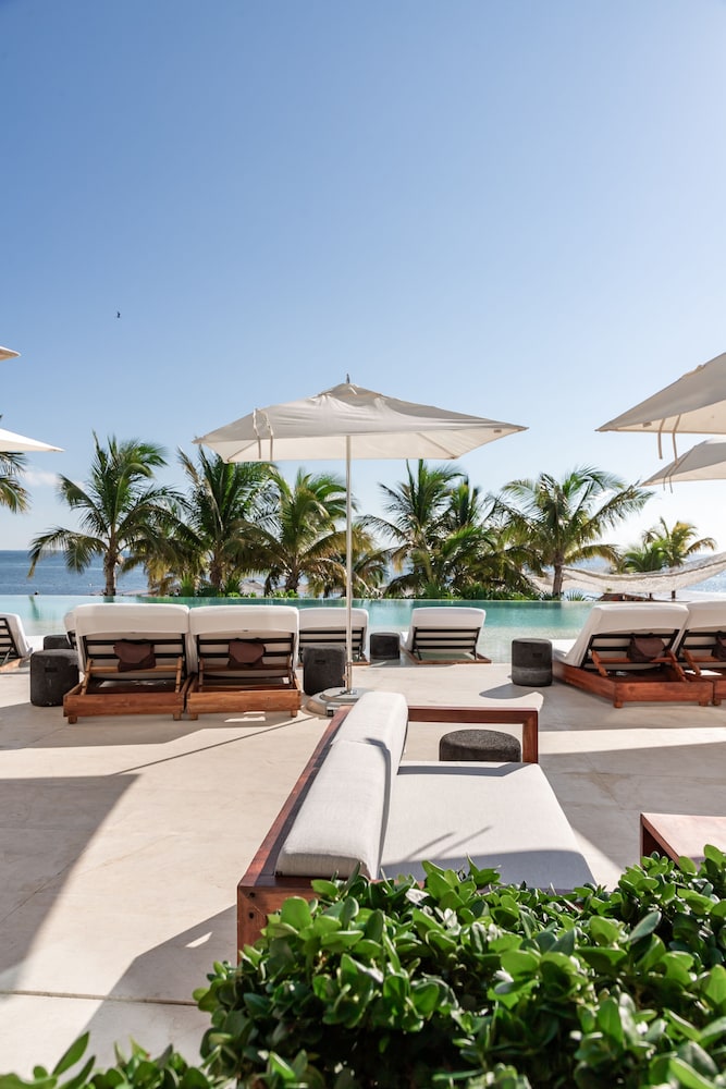 SLS Cancun 67/72