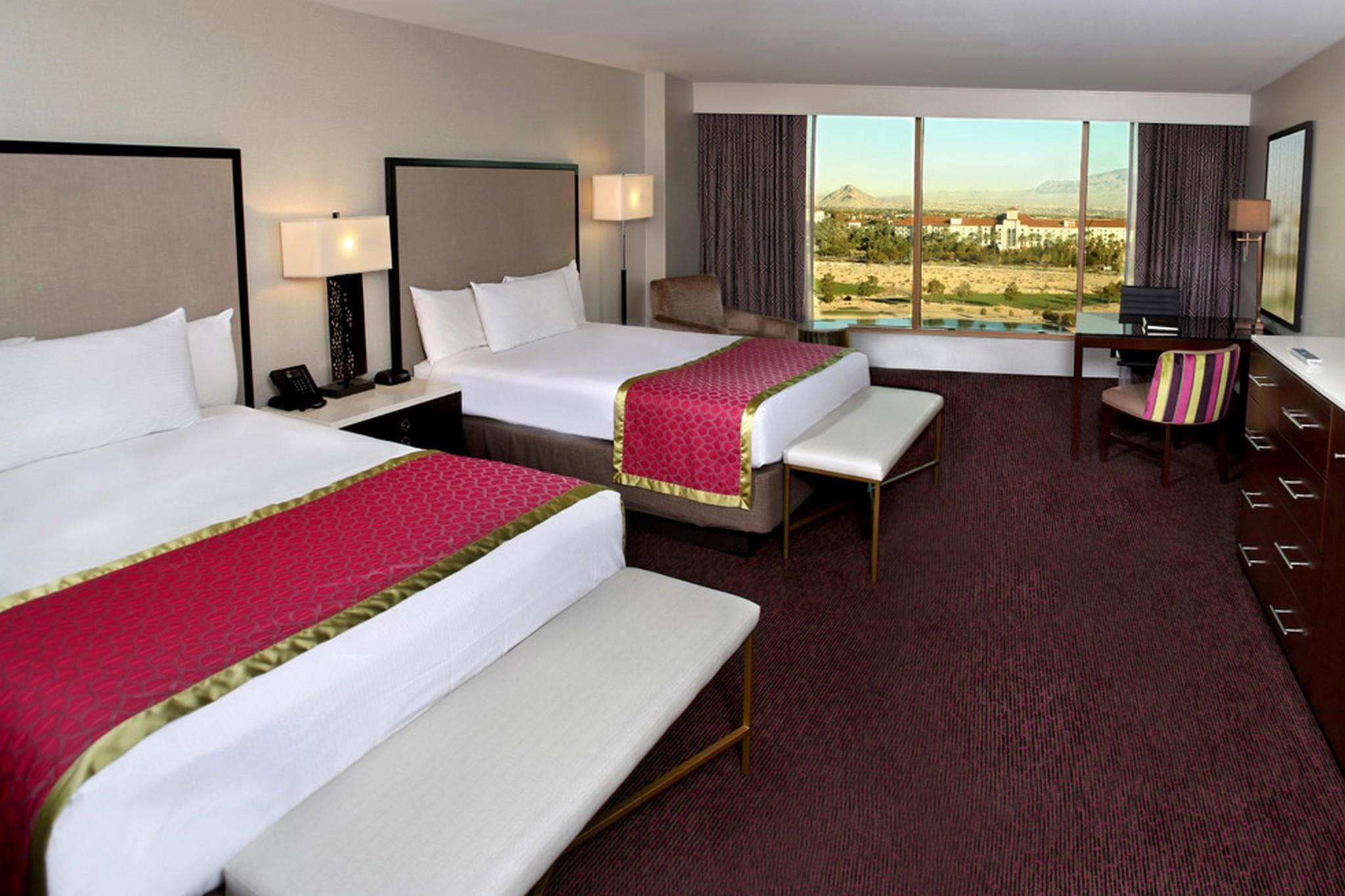 PREMIUM, 2 QUEEN BEDS