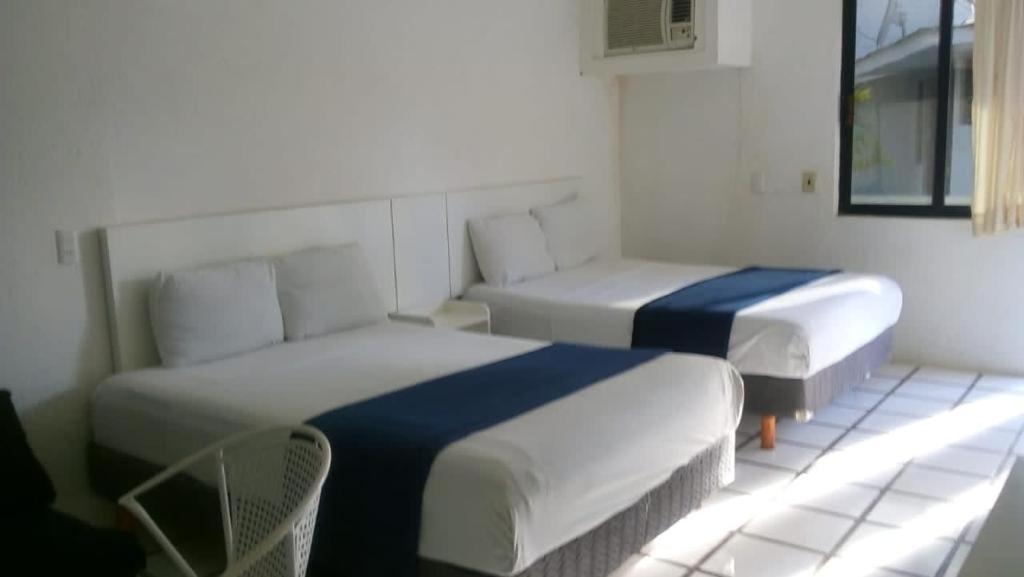 Room, Quadruple, Canadian Resorts Acapulco 2/6