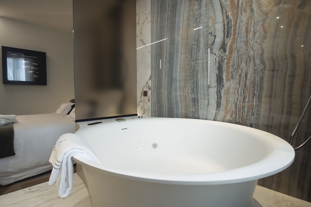 Tritone Luxury Suites 29/30