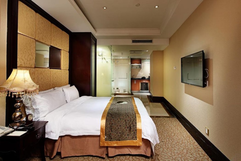 ROYAL MEDITERRANEAN HOTEL 16/47