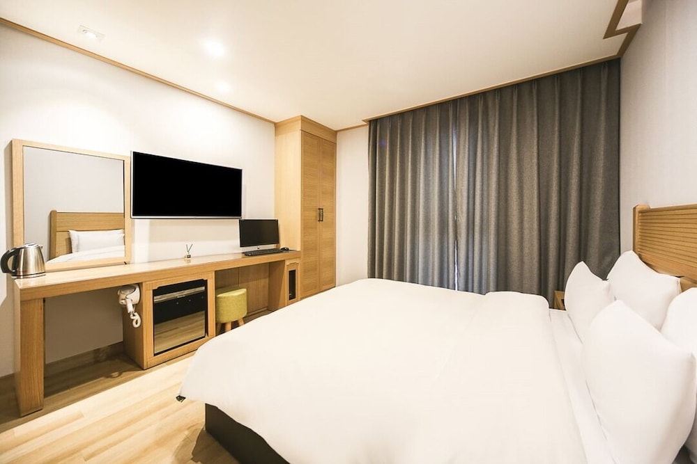 Hotel Golden Hill 10/65