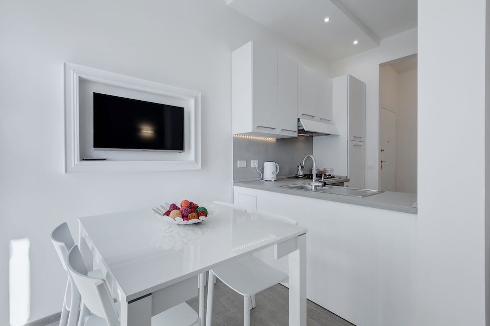 Trastevere White Apartment 13/17