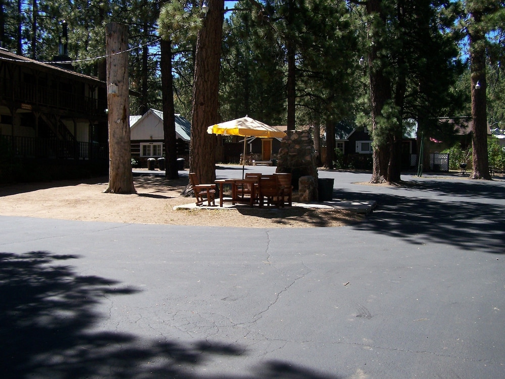 Black Forest Lodge And Cabins 48/50