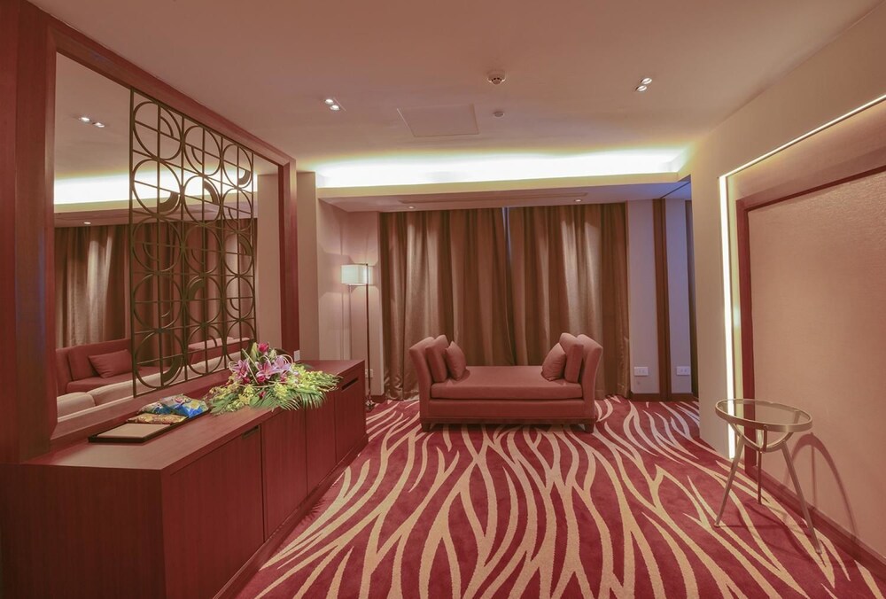 Aristo International Hotel 4/53
