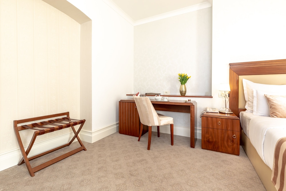 Le Premier Boutique Hotel 58/66