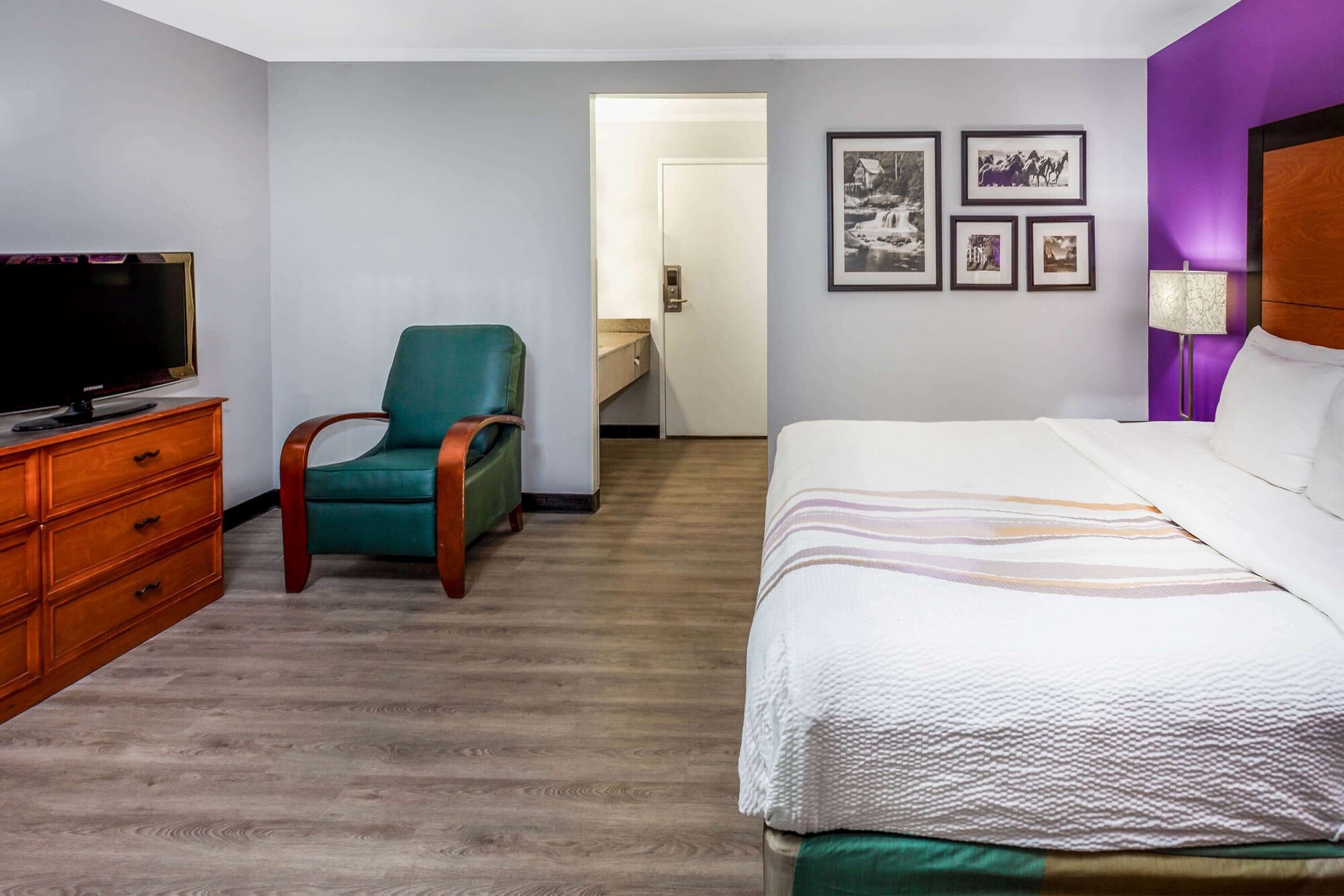Deluxe, King Bed
