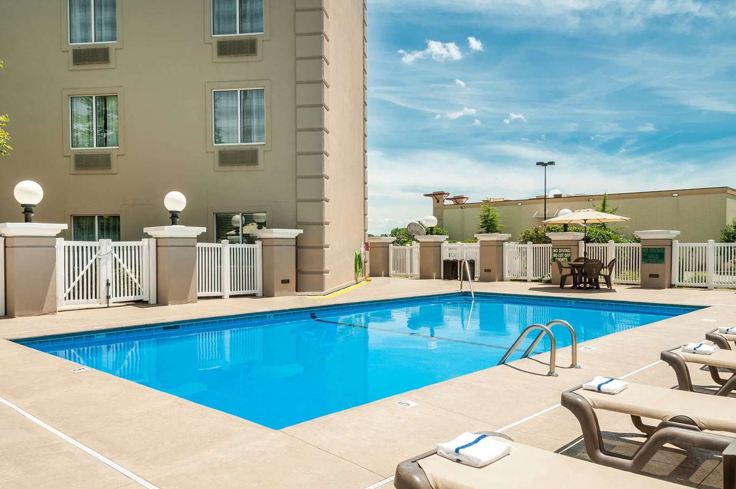 Country Inn and Suites By Radisson Cookeville TN 4/48