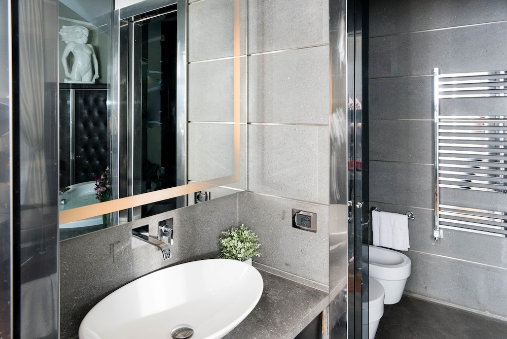 junior suite, jetted tub