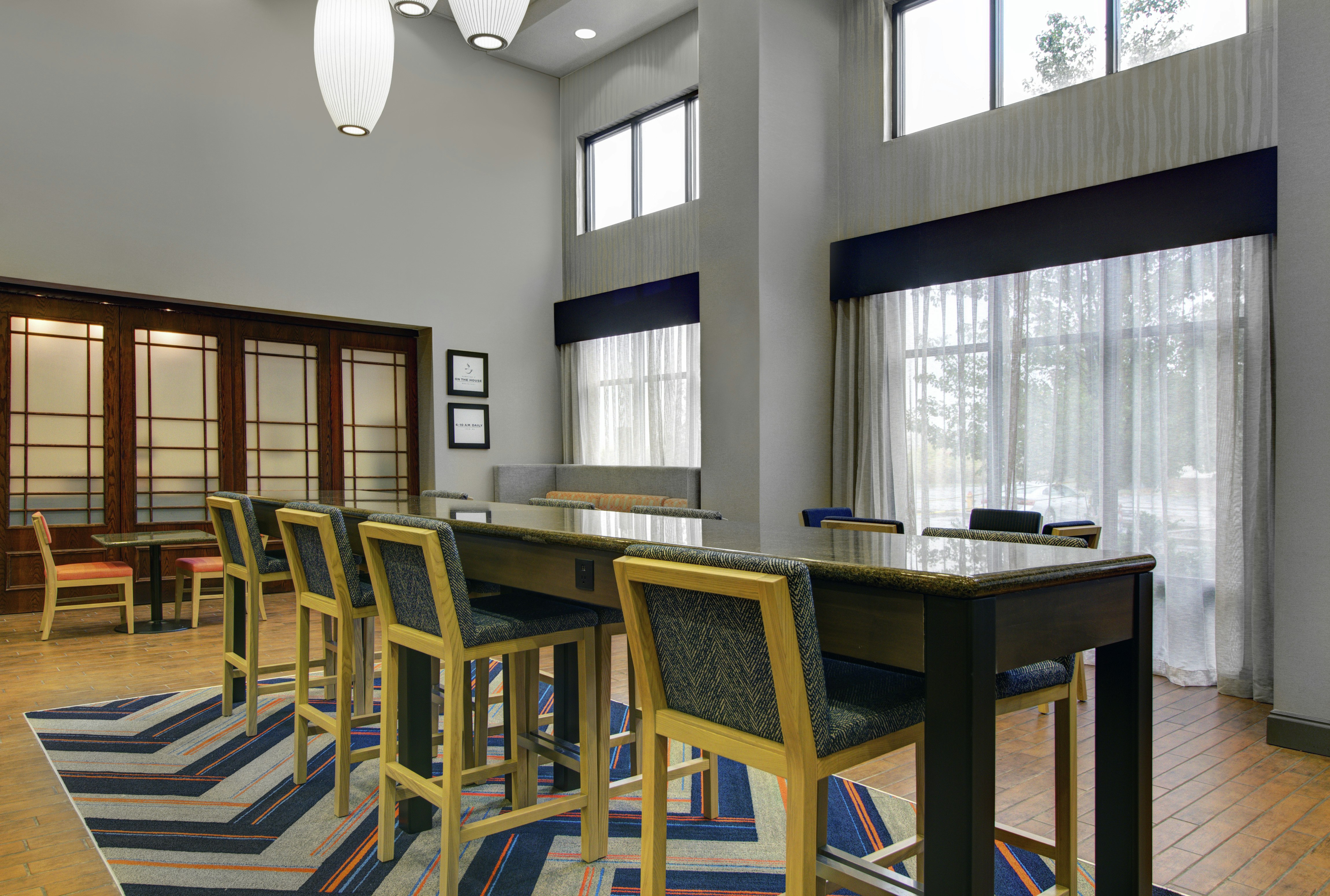 Hampton Inn & Suites Syracuse Dewitt 27/34