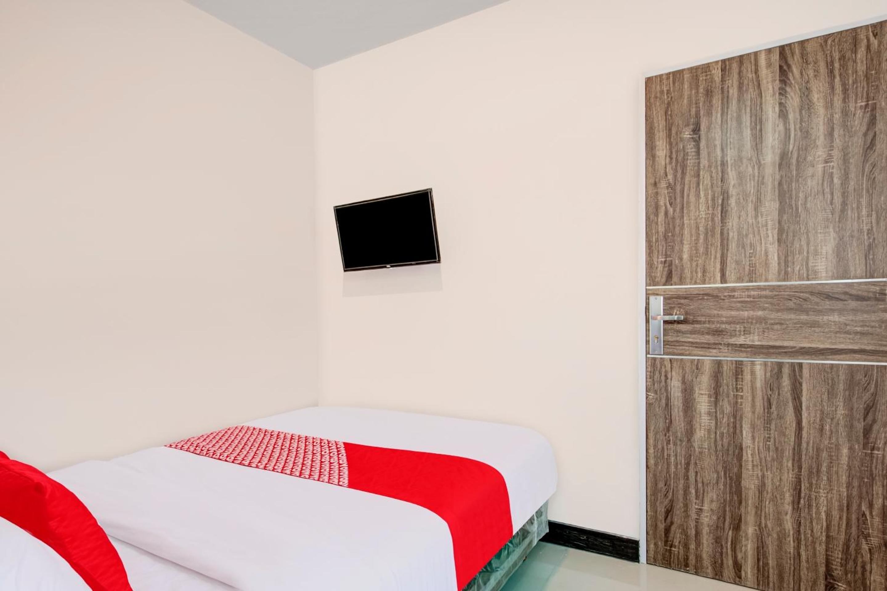 OYO 3198 Sukomanunggal Inn 20/49