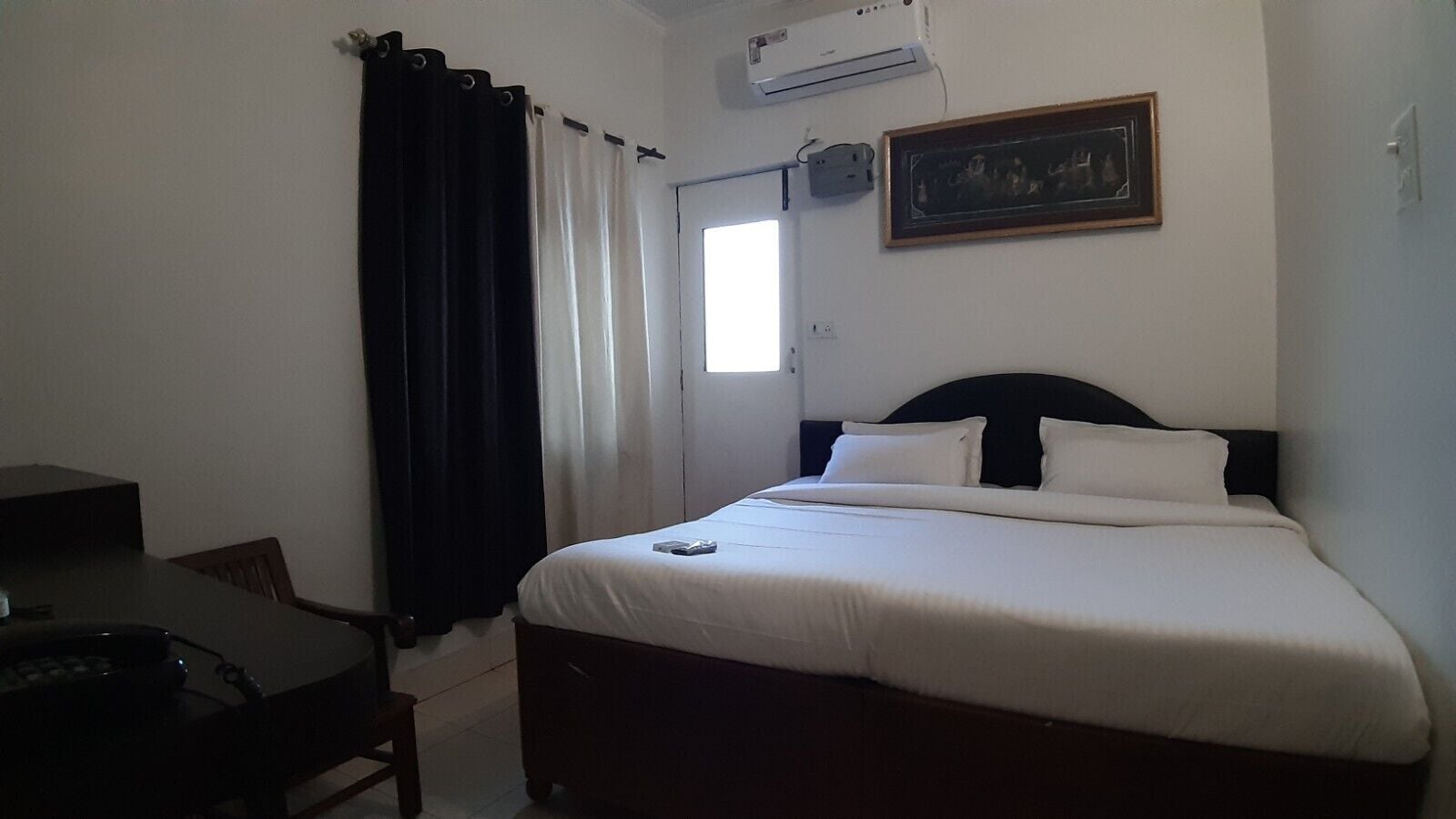 Deluxe, King Bed, River View, Sita Guest House 6/8