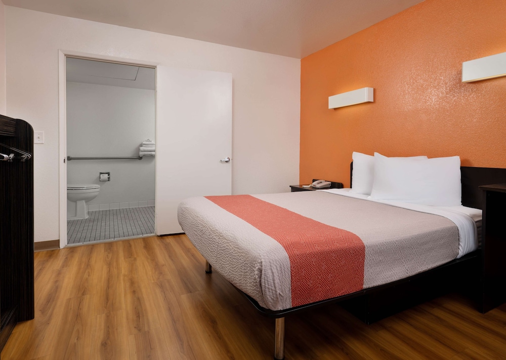 Motel6 Pismo Beach, CA 25/61