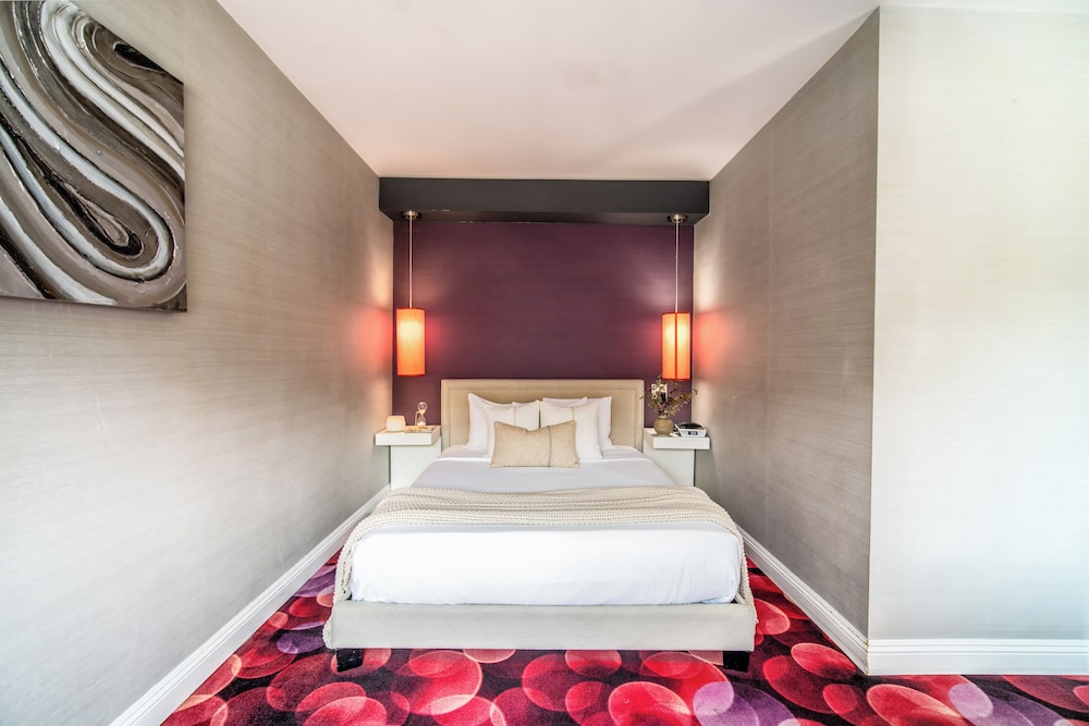 2 BEDROOMS, SUITE