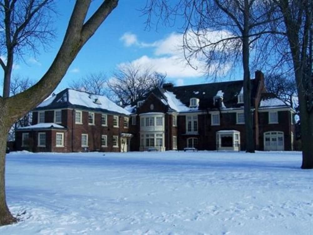 Montague Inn 3/73