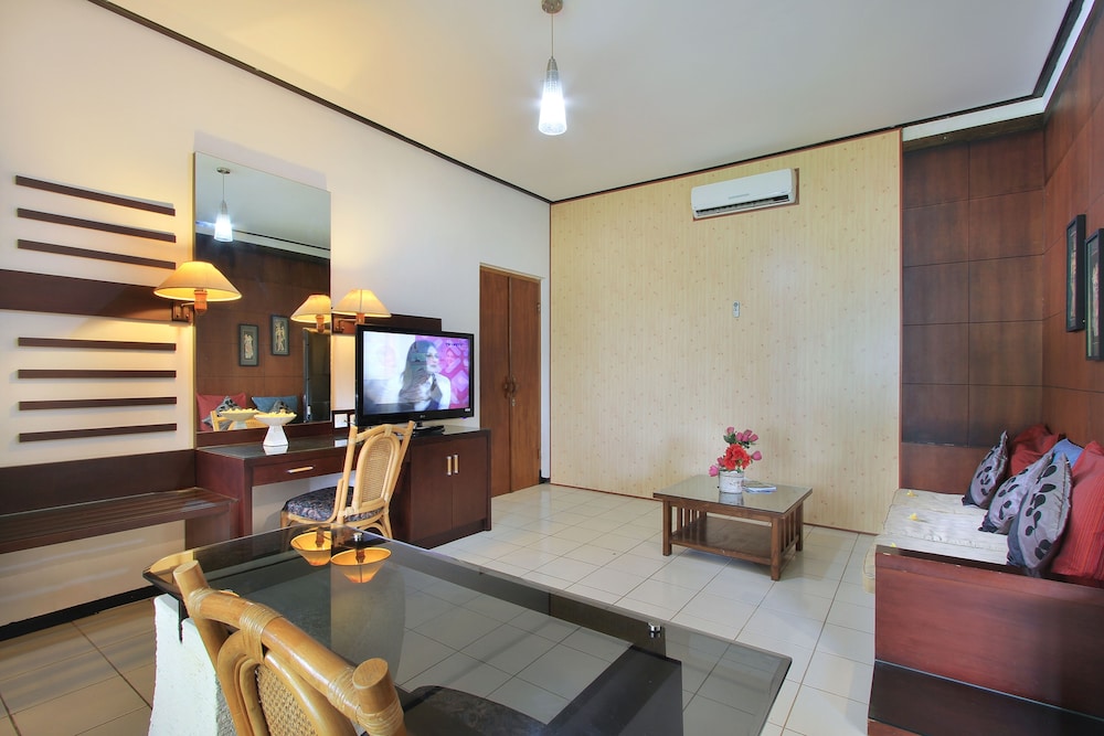 Puri Naga Beachfront Cottages 45/65