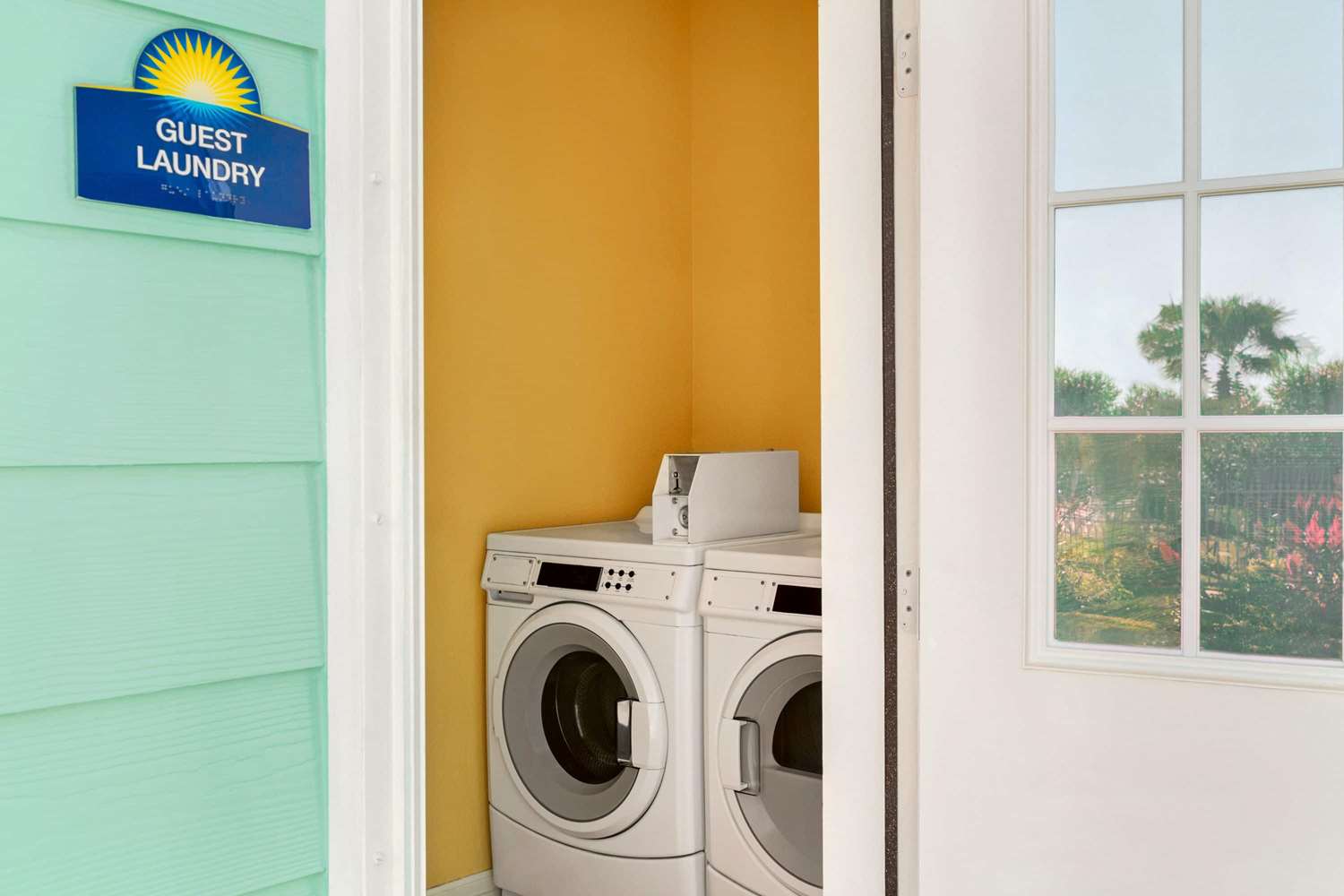 Days Inn by Wyndham Port Aransas TX 16/34