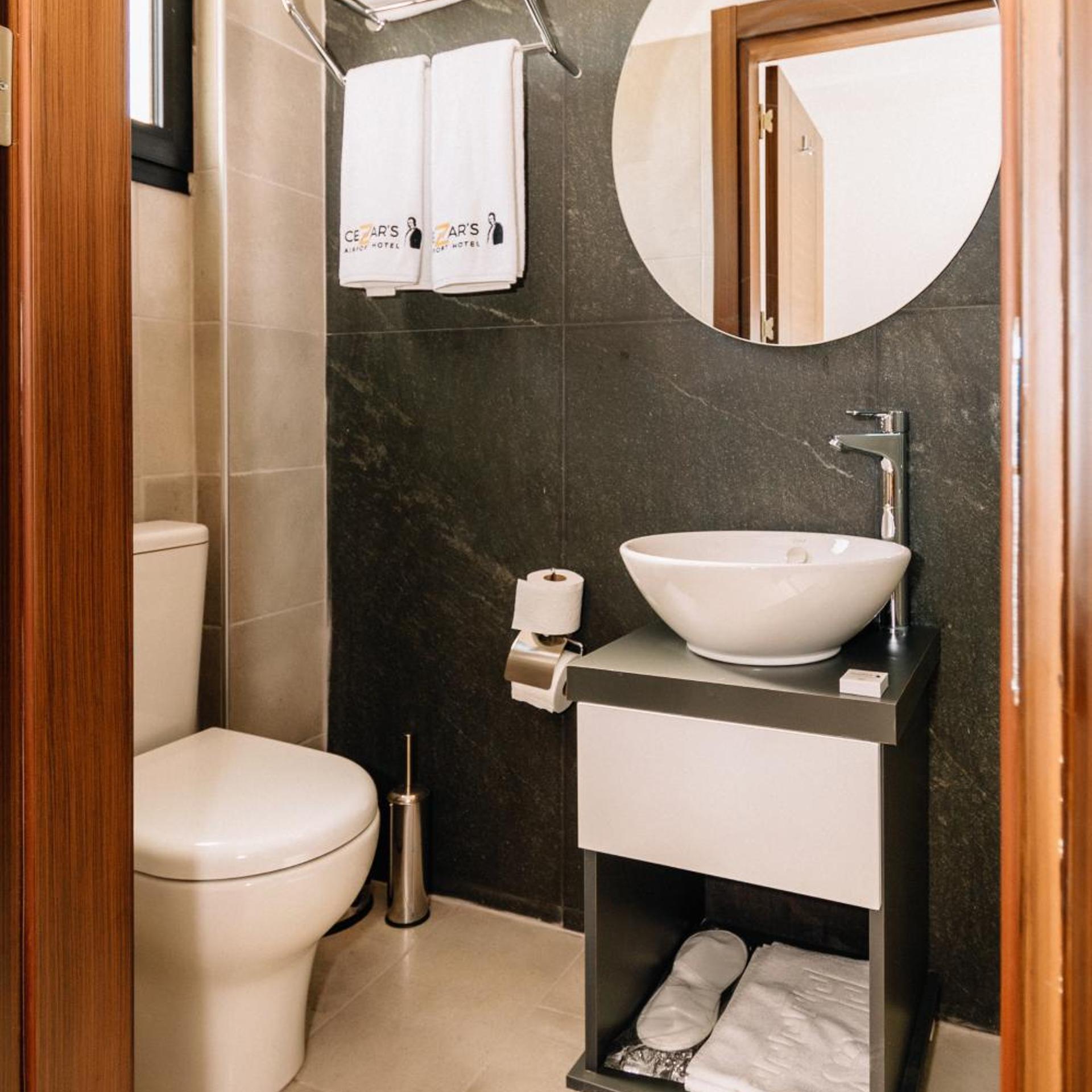 Cezars Airport Hotel 30/34
