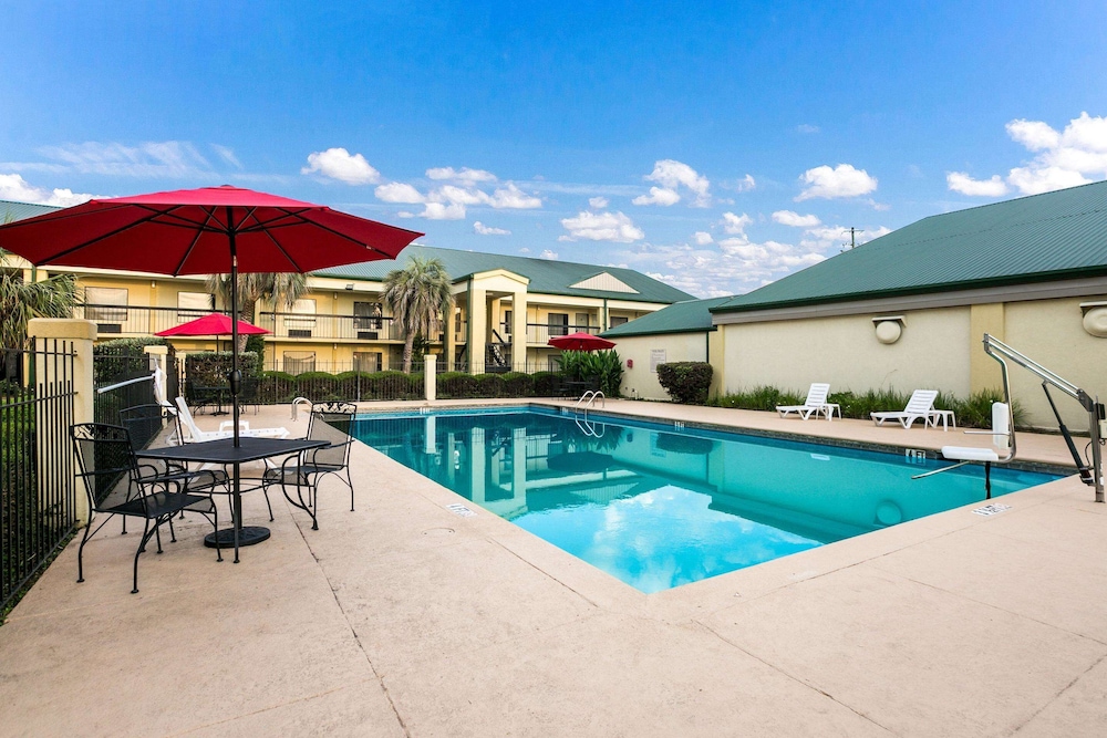 Quality Inn & Suites near Lake Eufaula 35/41