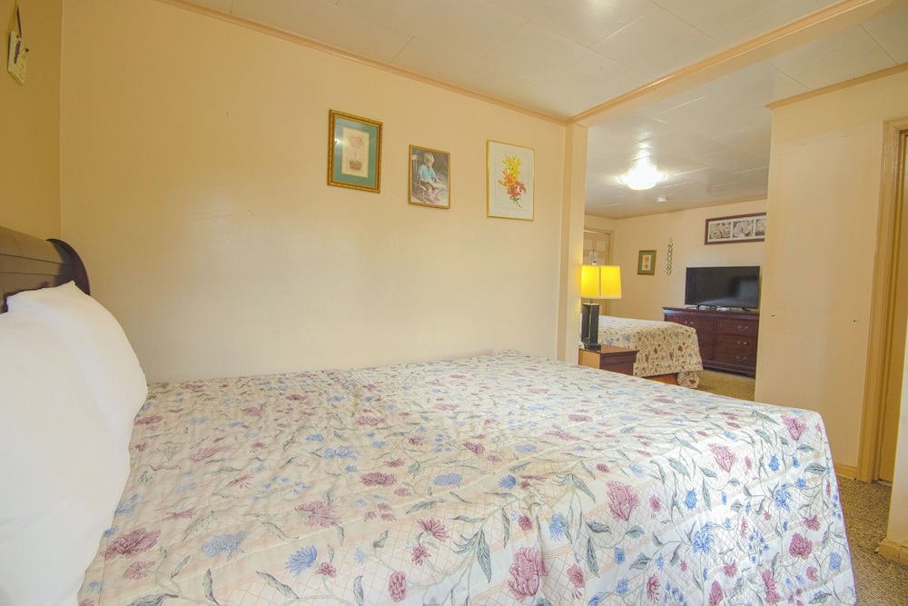 Sunflower Motel Hiawatha By OYO 19/53