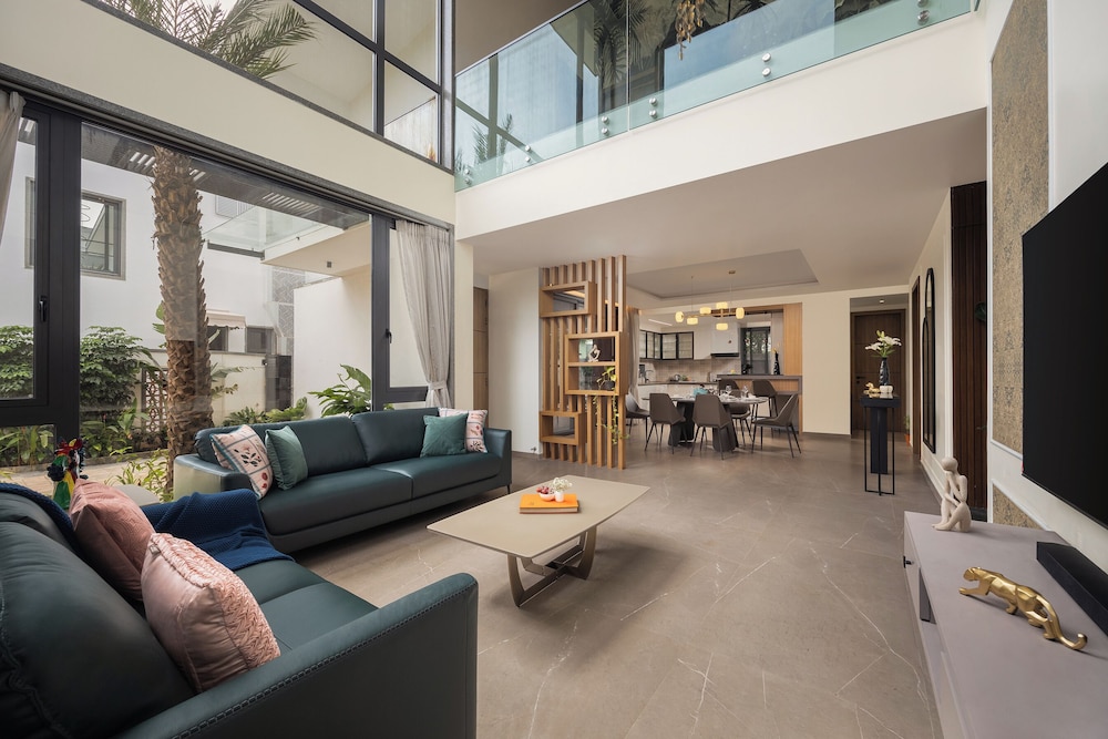ELIVAAS Cloud 7 4 BHK Villa with Pvt Pool 57/72