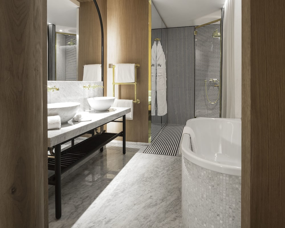 PRESTIGE, SUITE