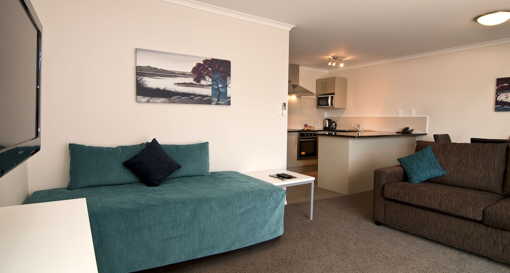 Breakwater Motel 28/60