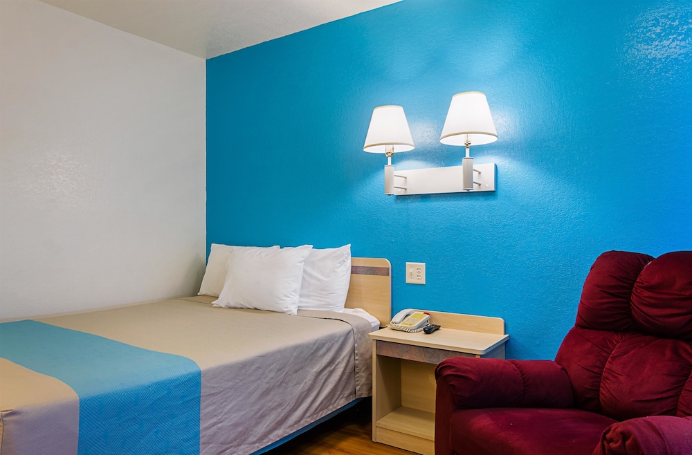 Motel6 Mitchell, SD 53/68