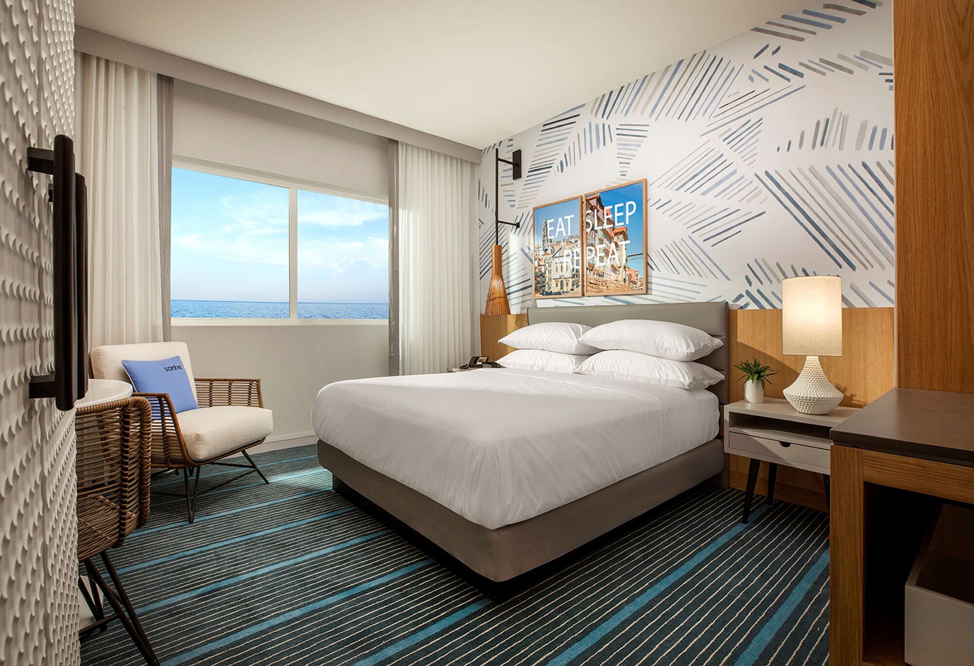 ROOM, KING BED