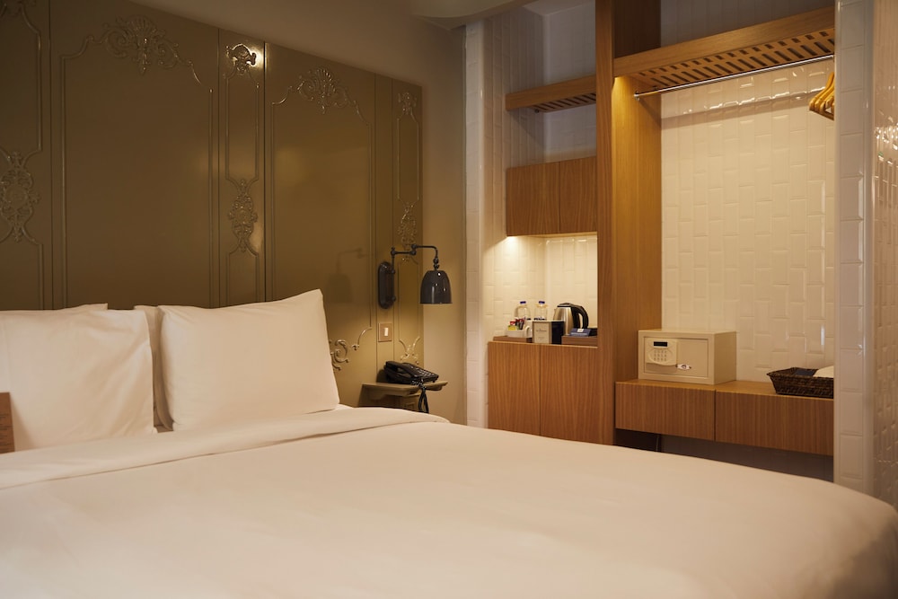 Family, 1 Double and 1 Single Bed