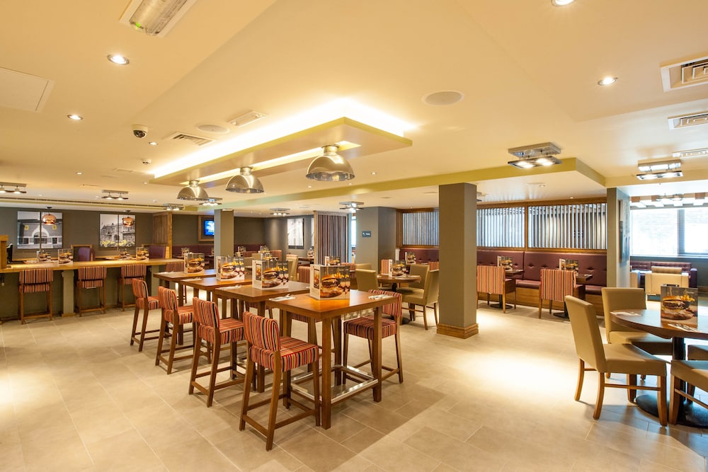 Premier Inn London Hendon (The Hyde) 28/36