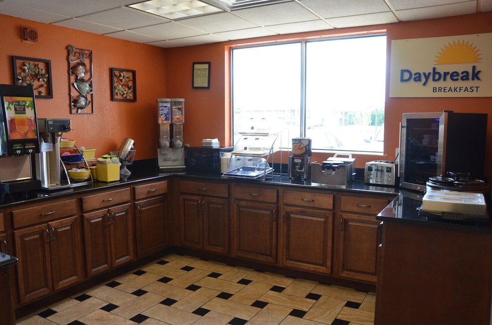 Days Inn by Wyndham Nashville Airport 13/26
