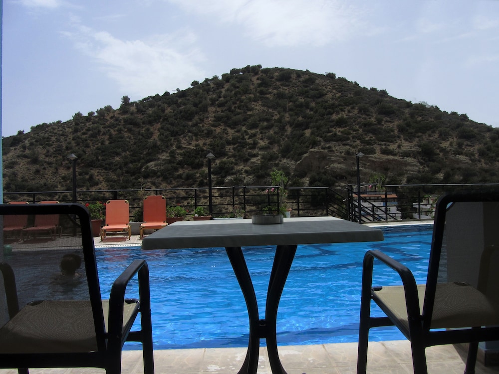 Petra Hotel 56/59
