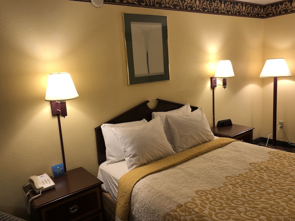 Days Inn & Suites by Wyndham Youngstown / Girard Ohio 27/39