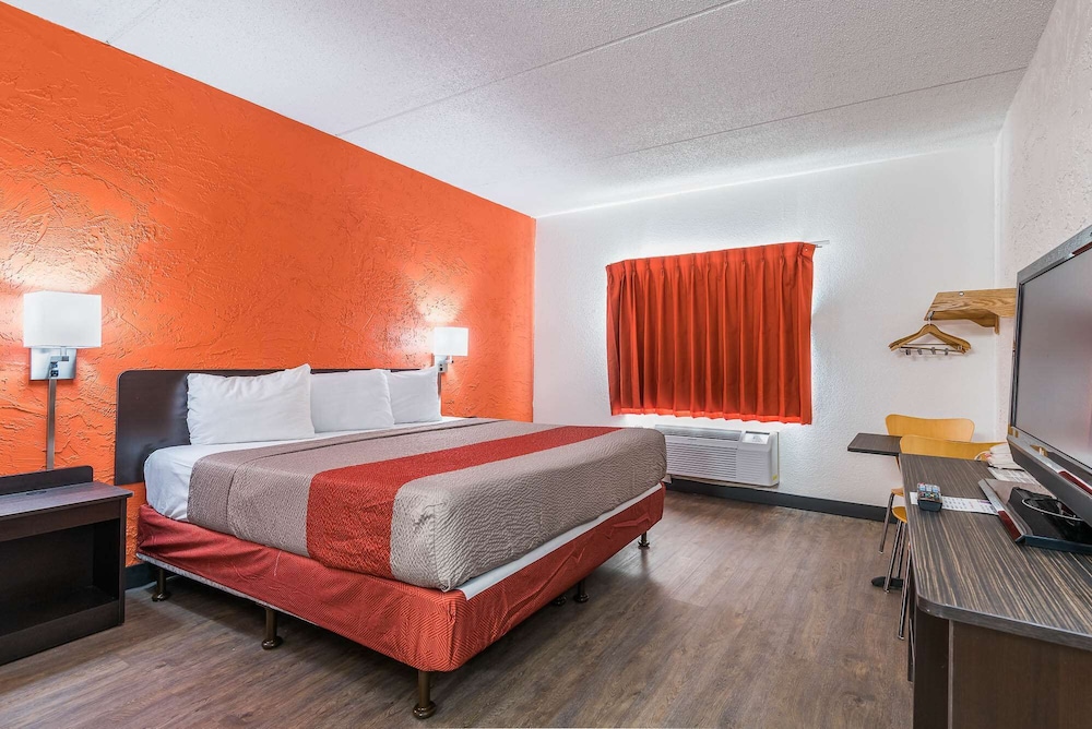 Motel6 Bridgeview, IL 24/64