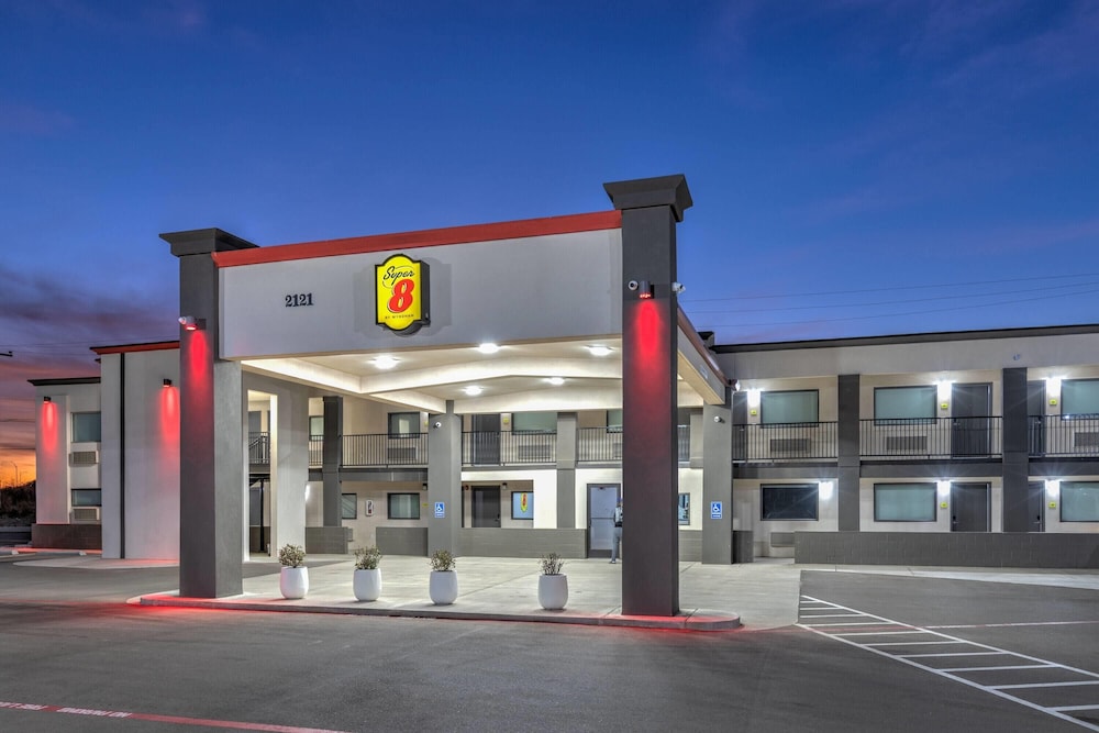 Super 8 by Wyndham Lubbock Airport 47/54