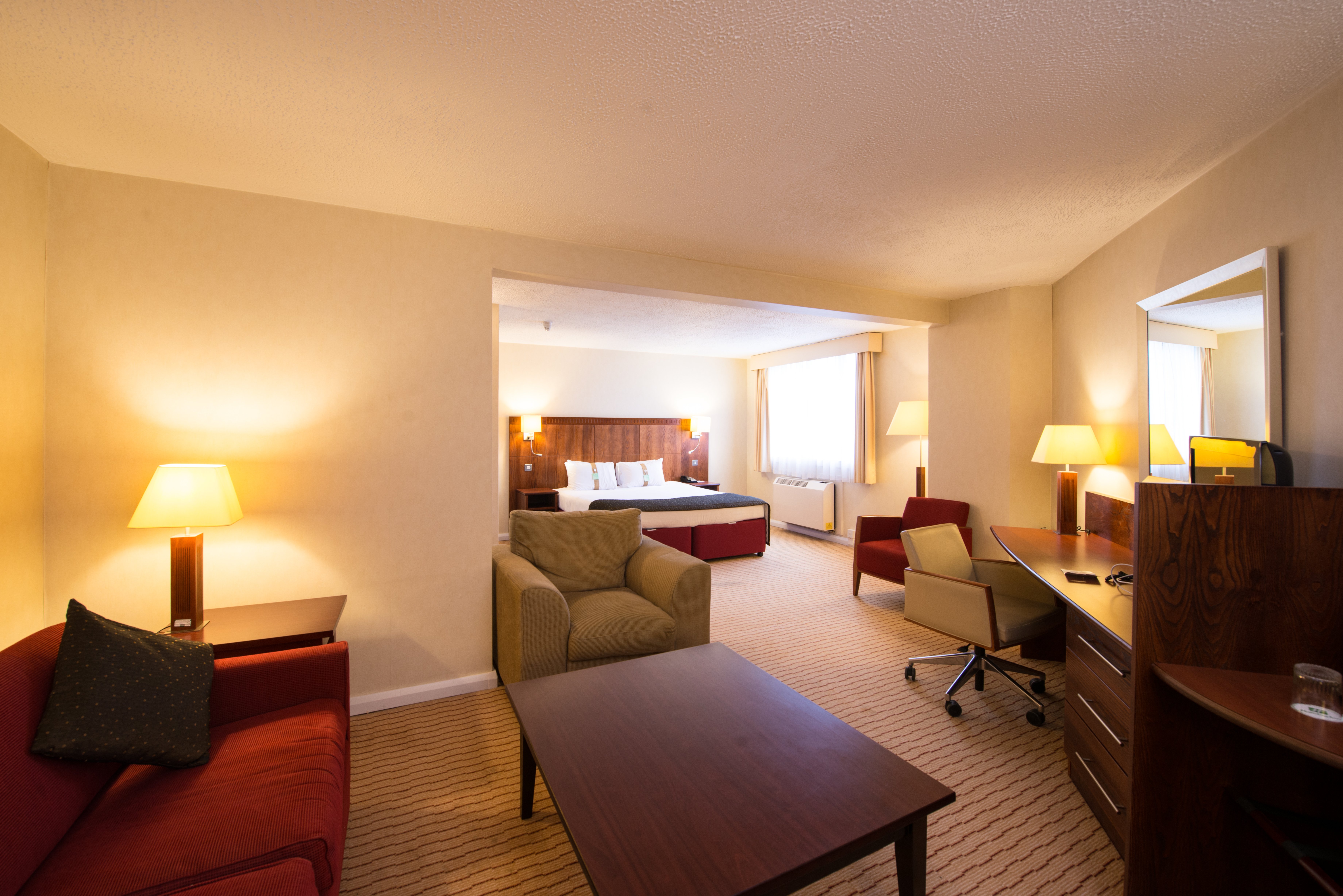 HOLIDAY INN NORTHAMPTON 27/50