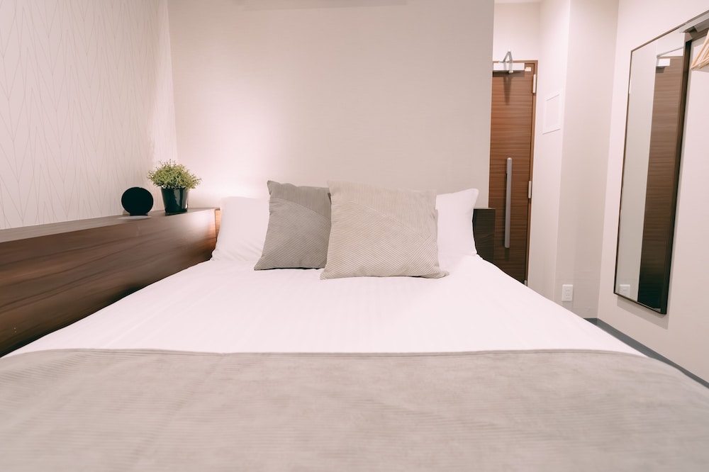 R Hotel Honmachi 6/17