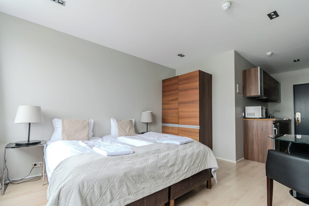 STUDIO, EXTERNAL BATHROOM