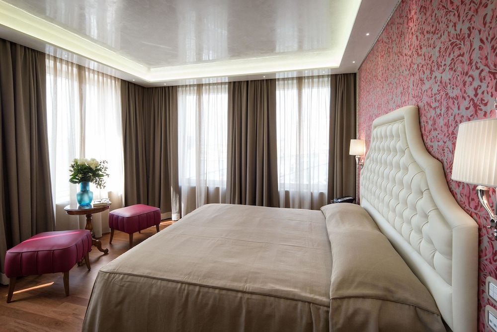 DELUXE, DOUBLE BED, GRAND CANAL VIEW