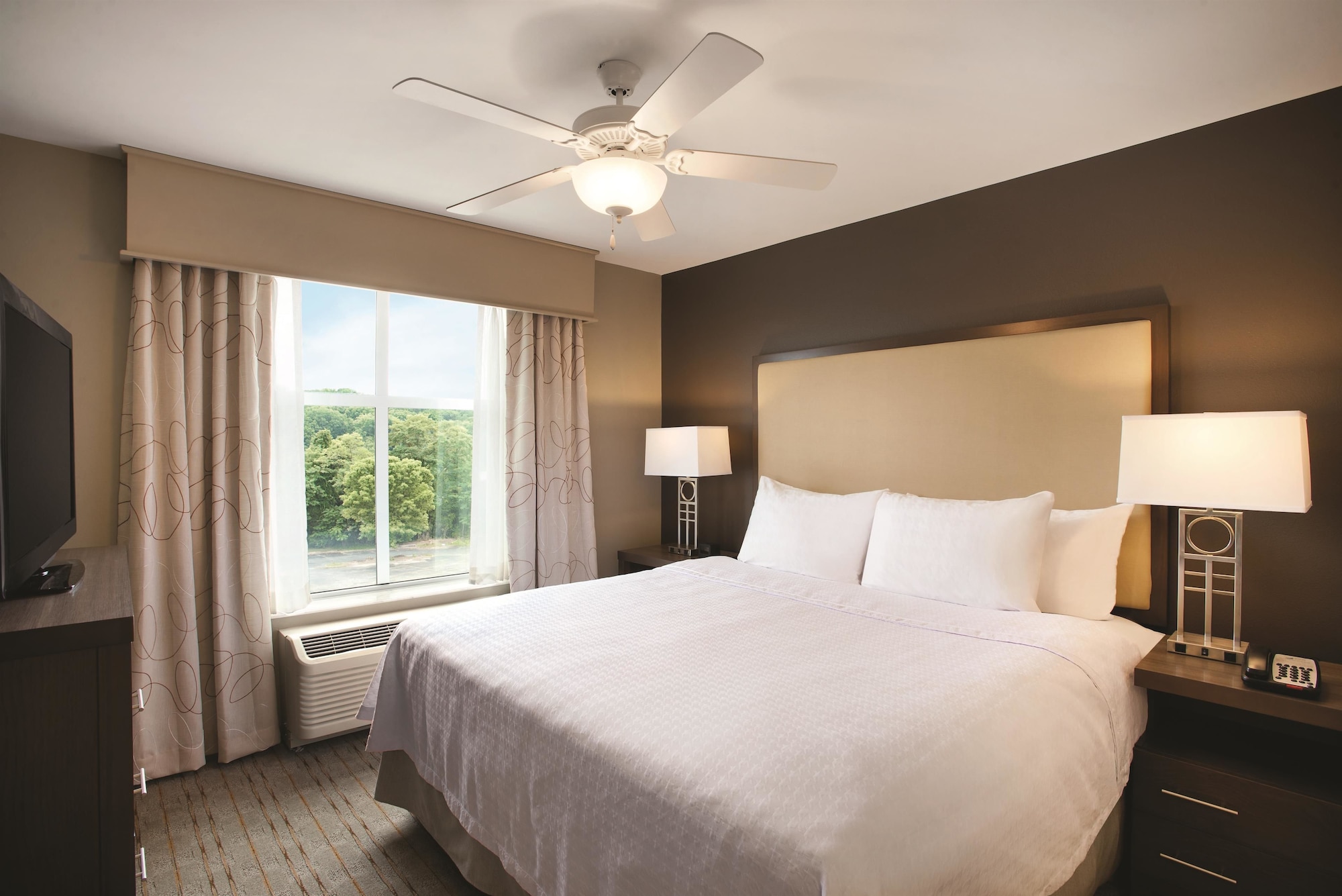 Suite, King Bed, Sofa