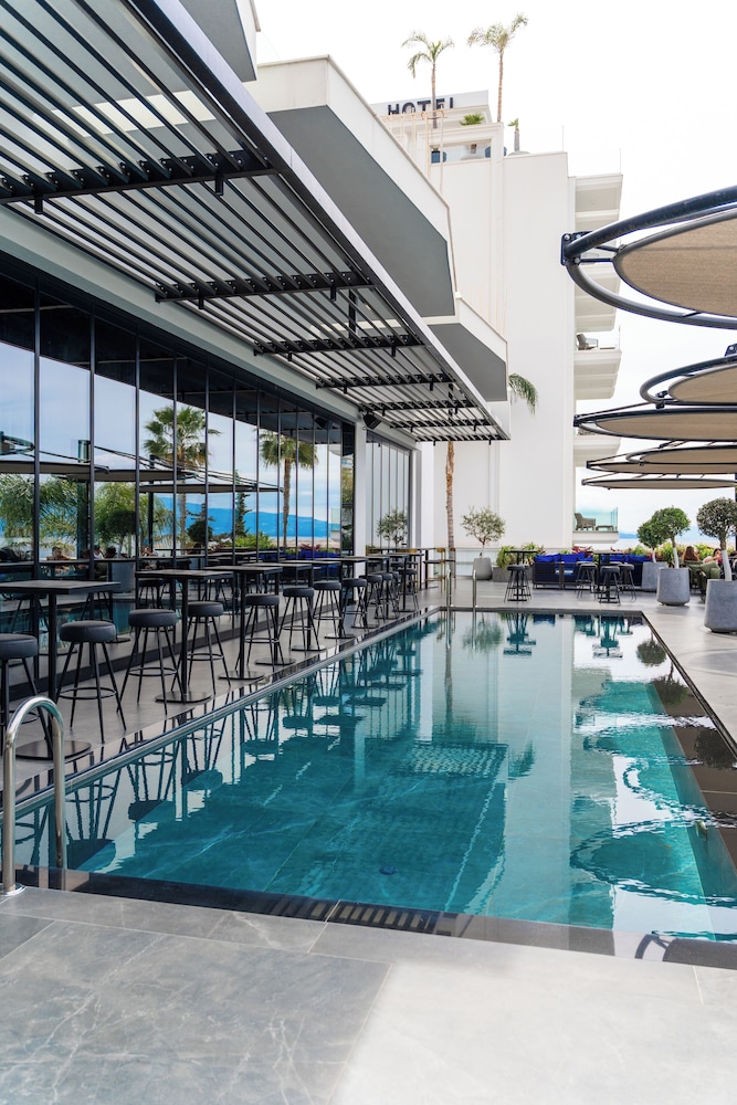 Demi Hotel 34/55