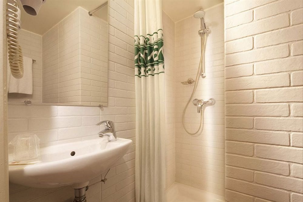غرفة قياسية بسرير مزدوج، HOTEL SAINT-ROCH 3/3