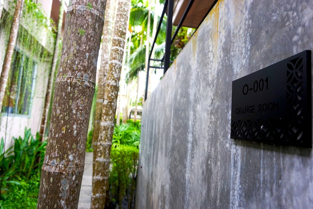 THE SIGNATURE PHUKET RESORT AND RESTAURANT 66/70
