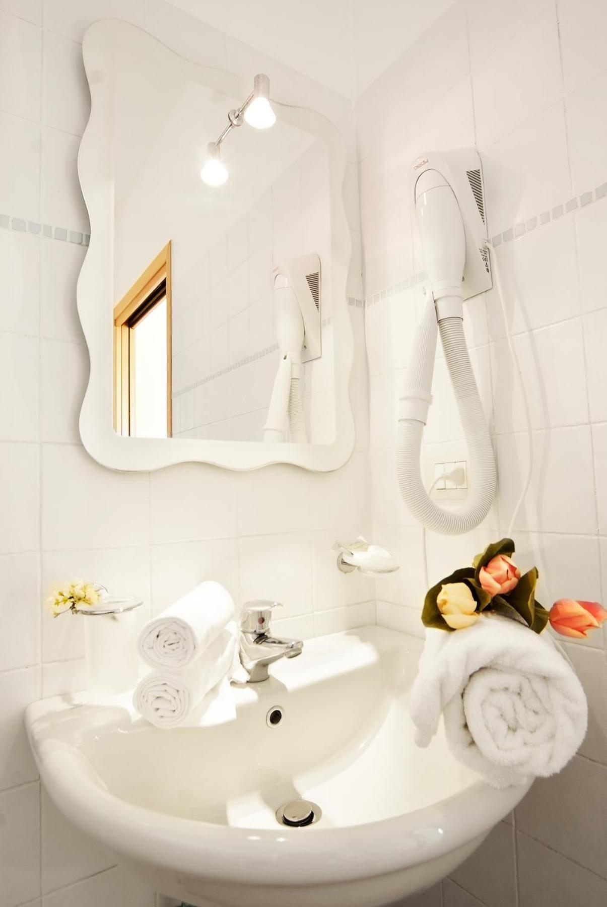 Hotel Donatella 48/50