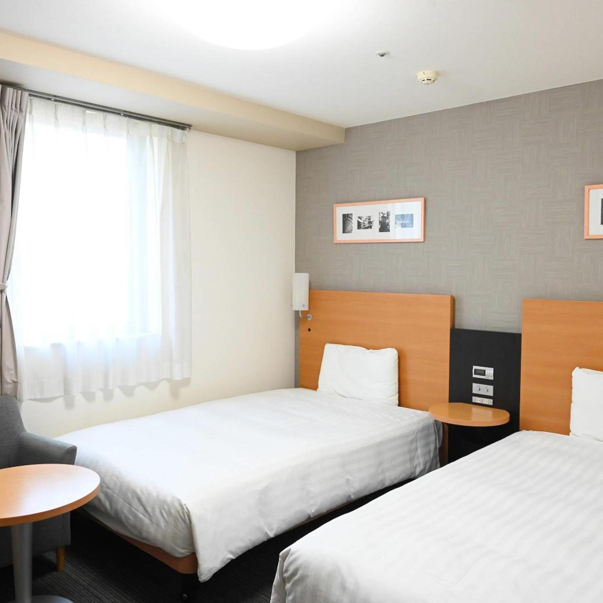 ROOM, TWIN BEDS